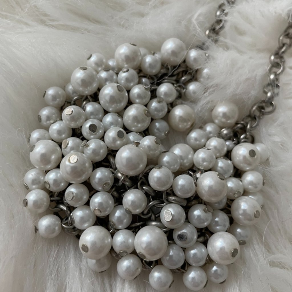 Banana Republic Factory Faux Pearl Cluster Silver Necklace 30$
